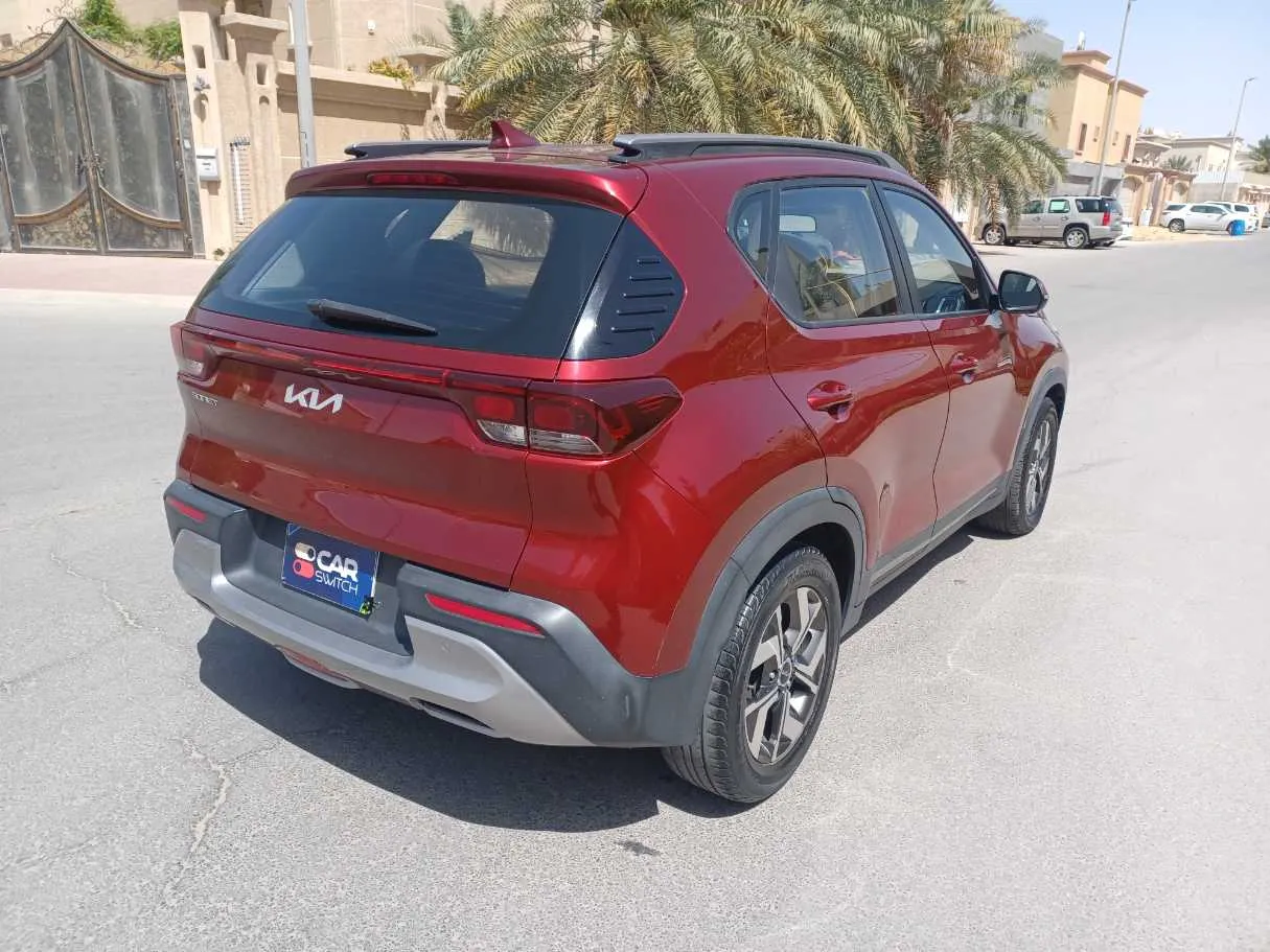 Car image 5
