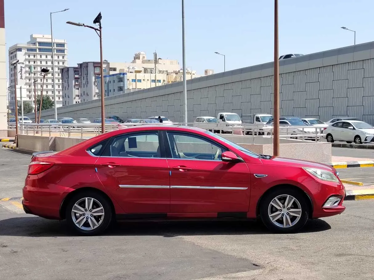 Car image 4