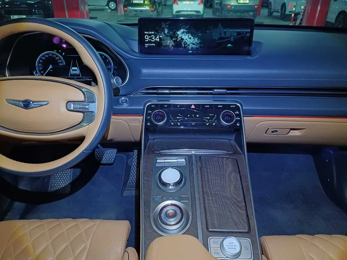 Car image 18