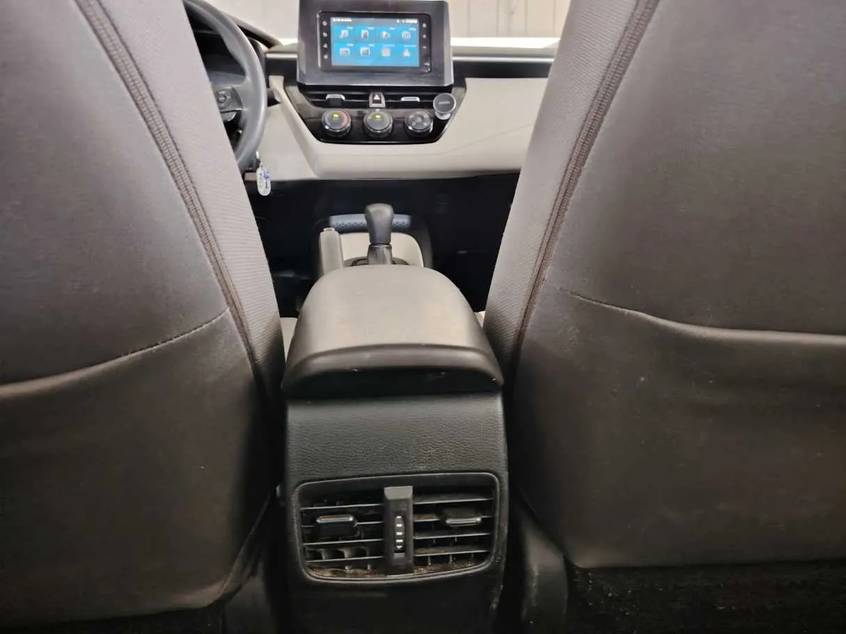 Car image 26