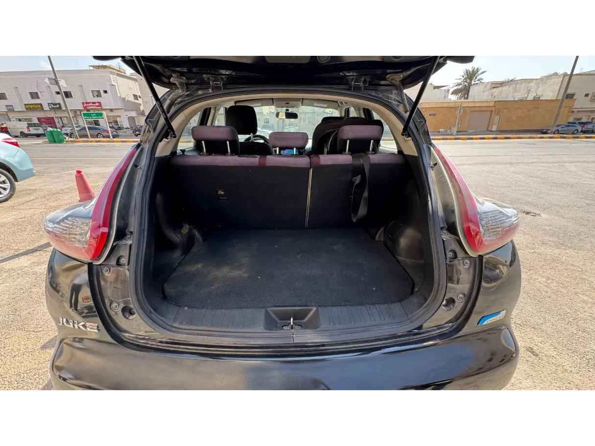 Car image 19
