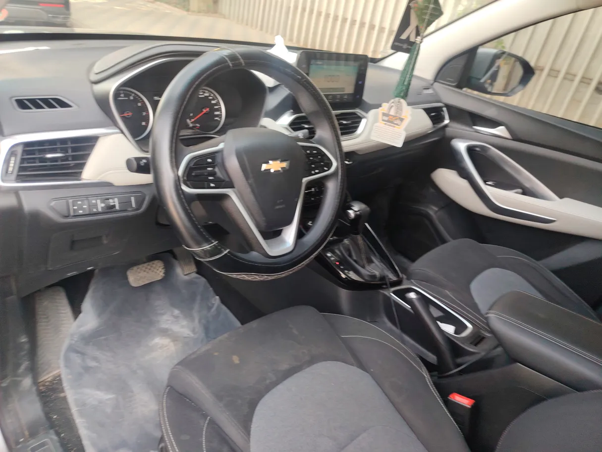 Car image 12