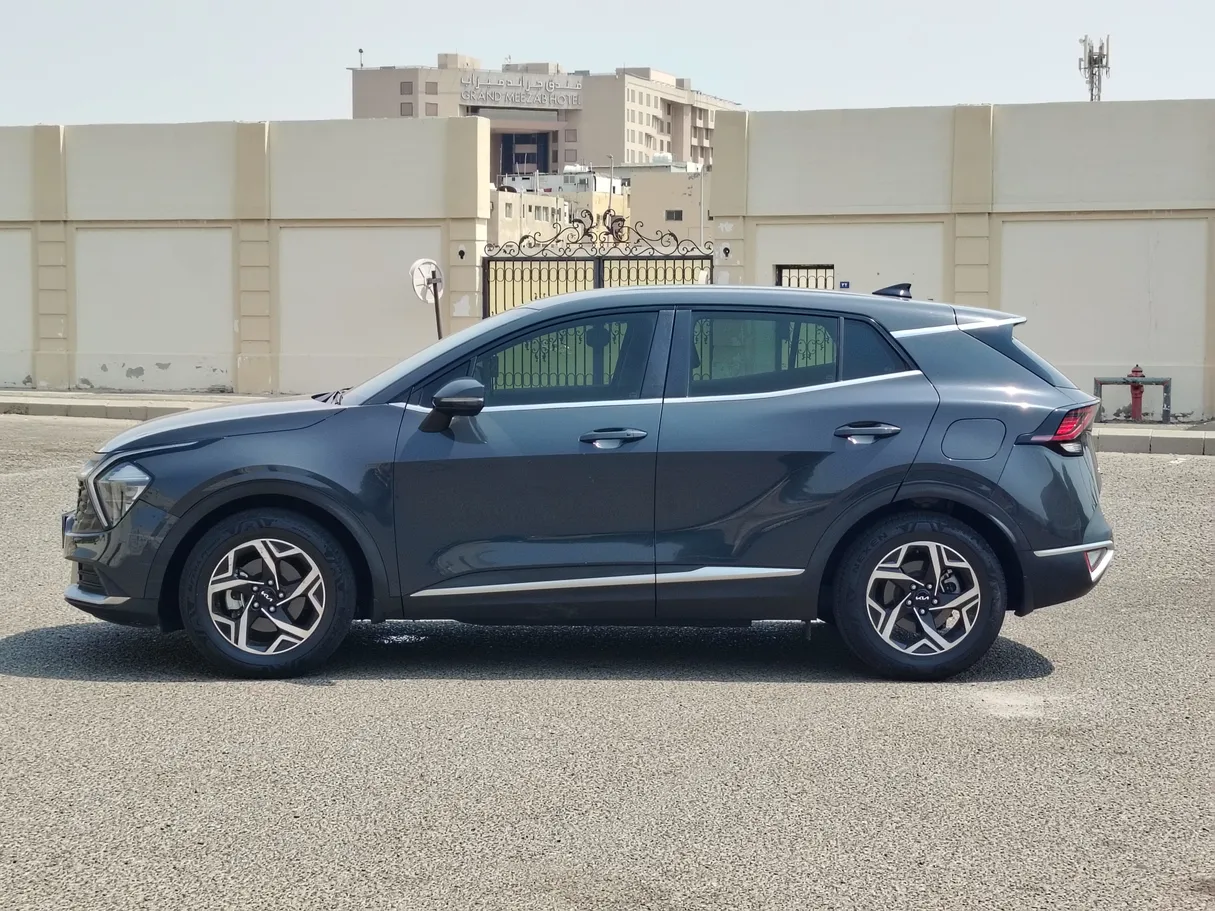 Car image 8