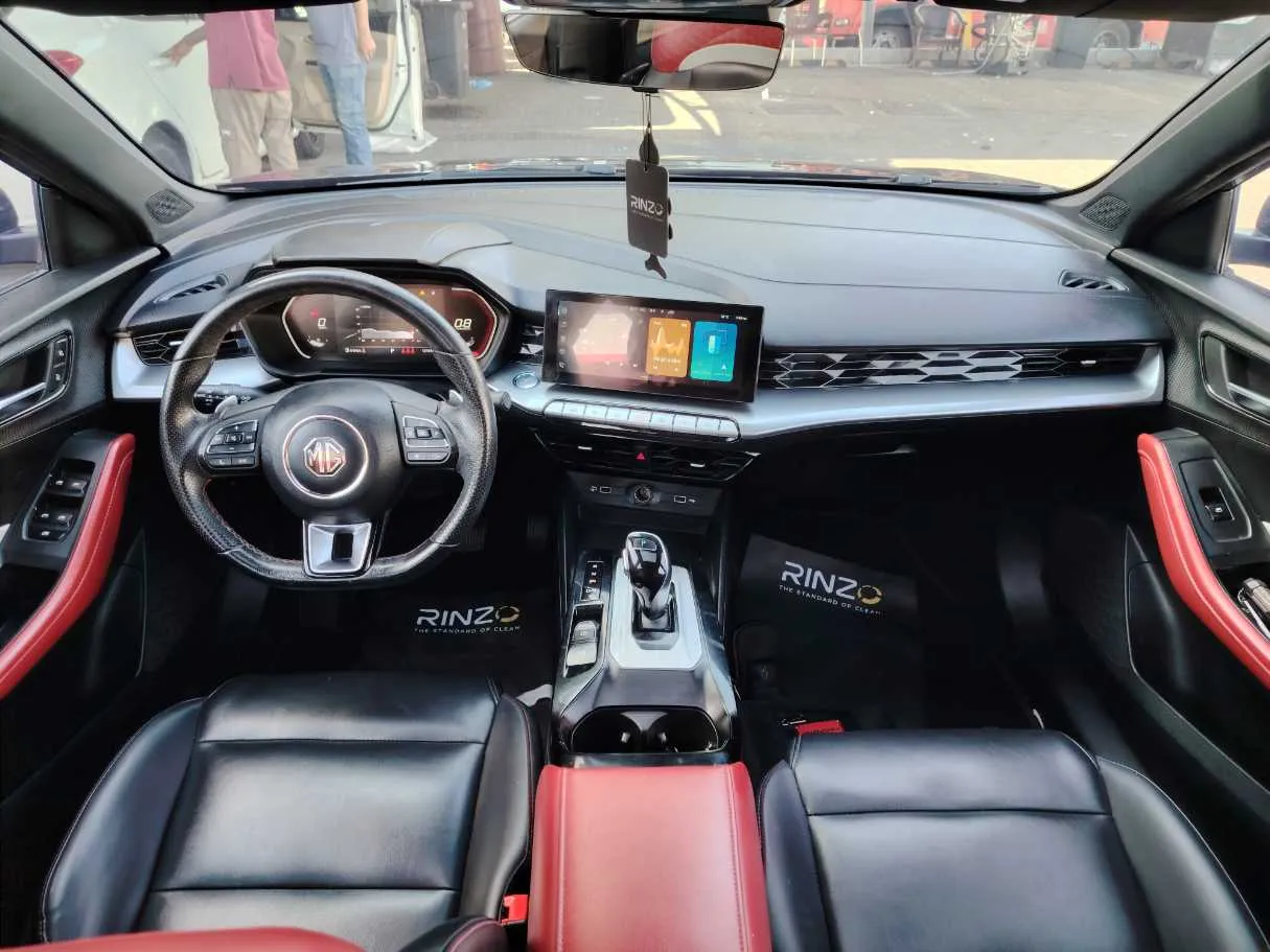Car image 19