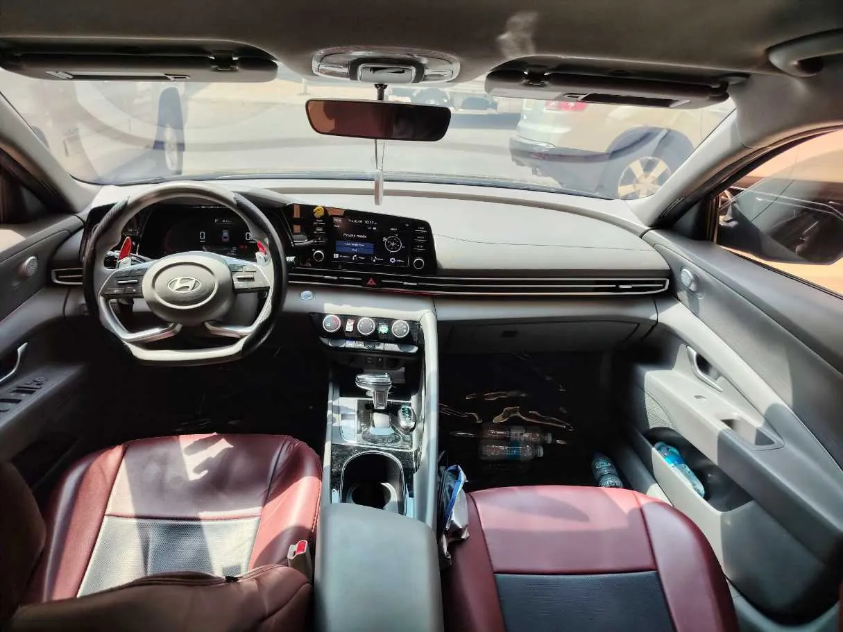 Car image 19