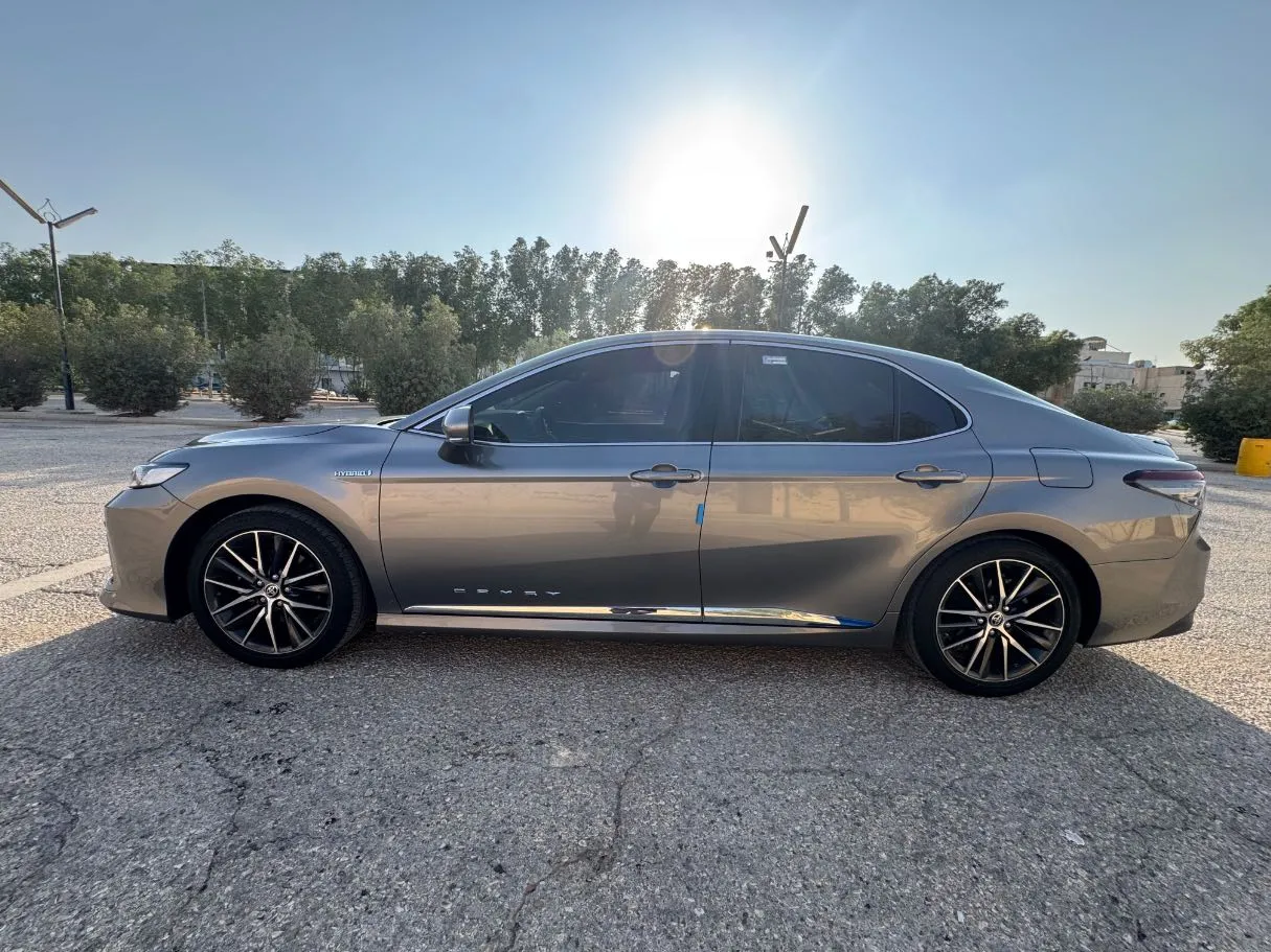 Car image 4