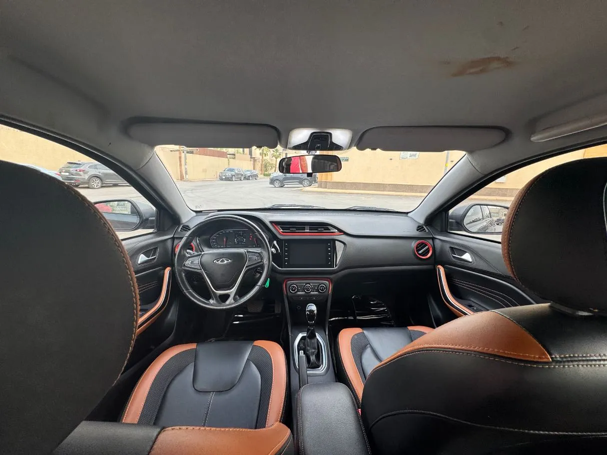 Car image 14