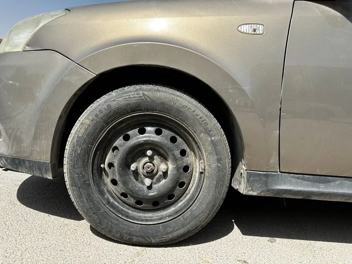 Car image 9