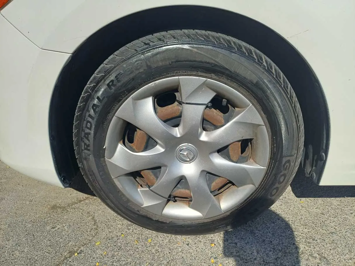 Car image 9
