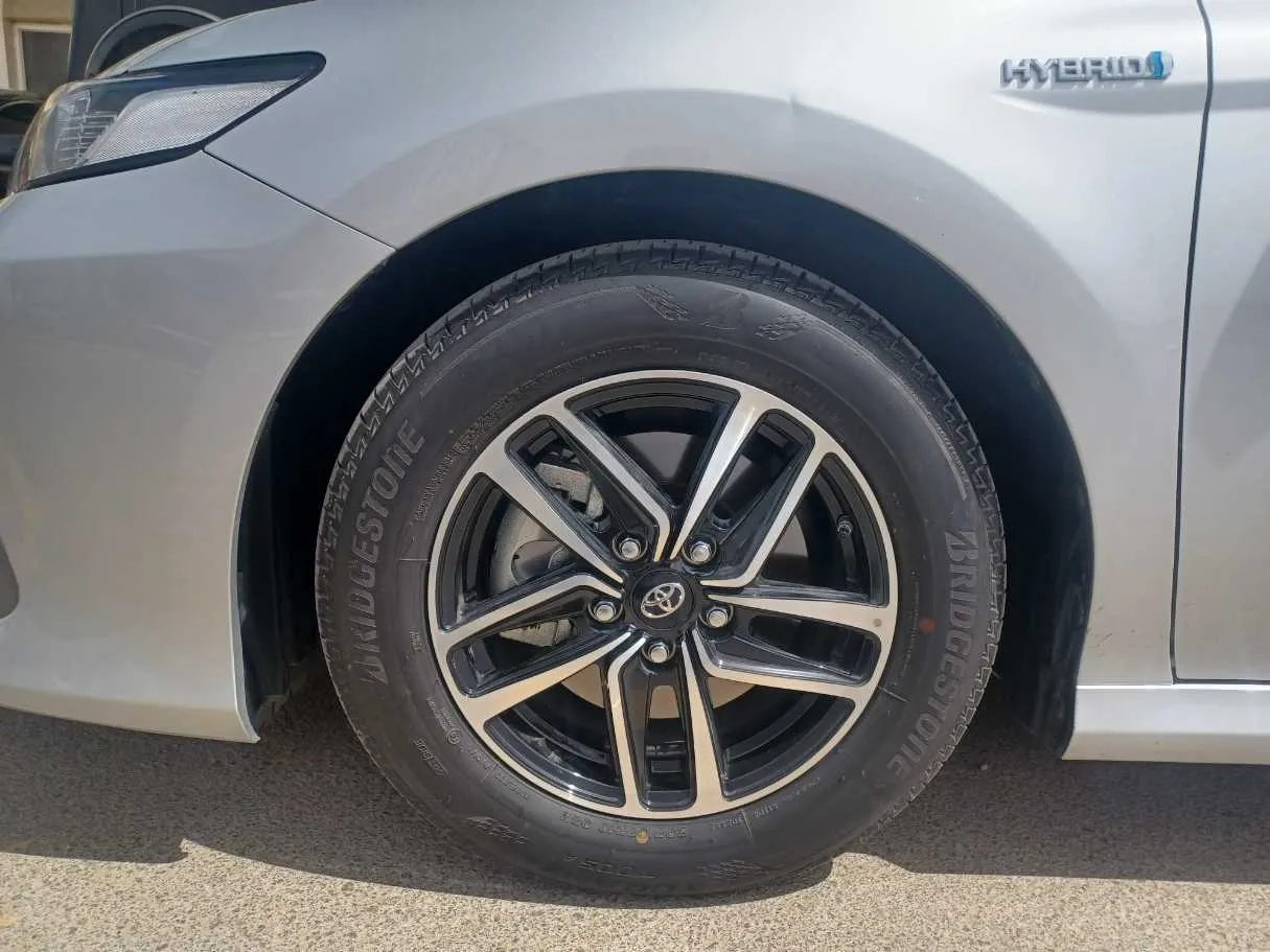 Car image 9