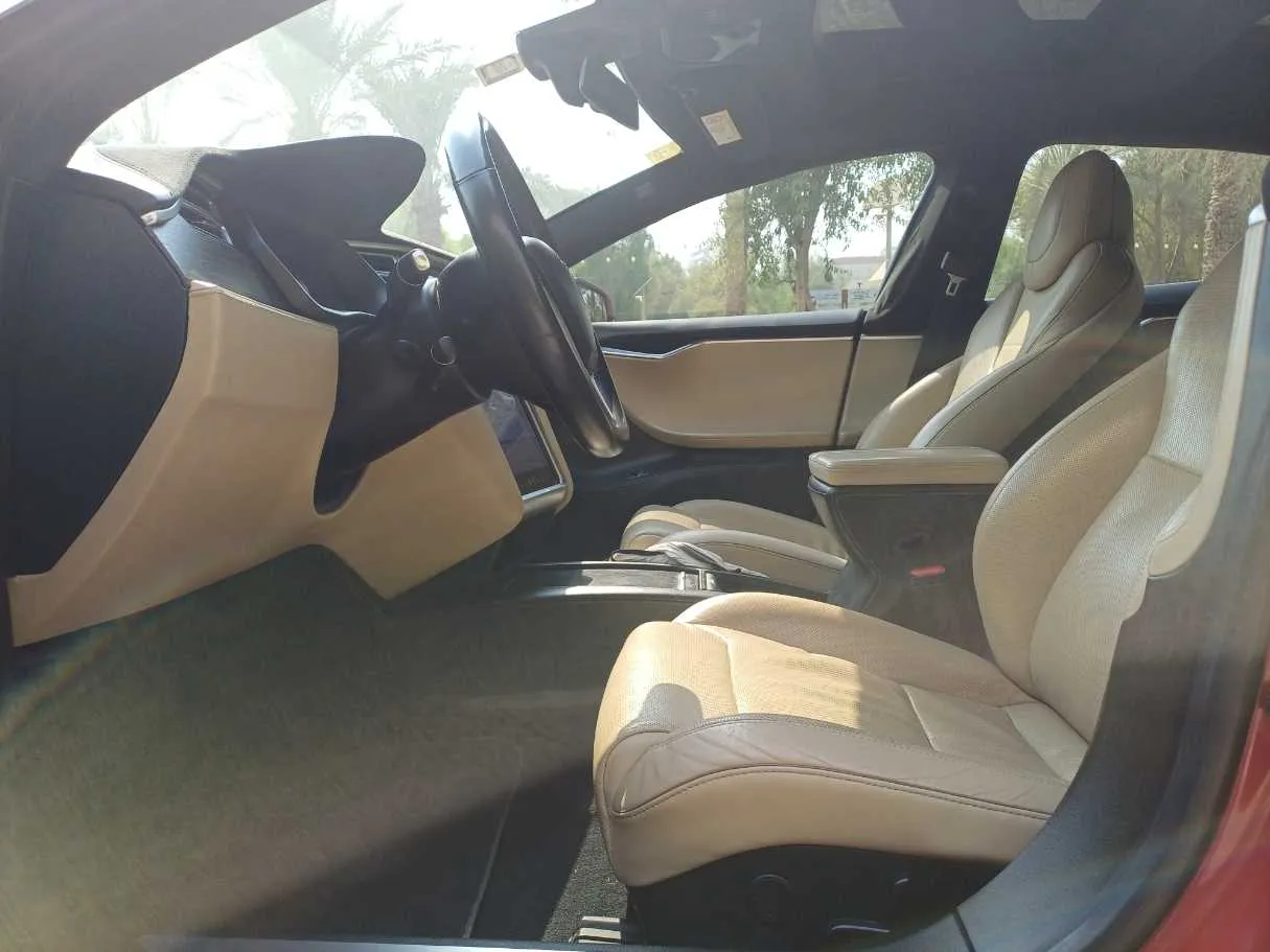 Car image 12