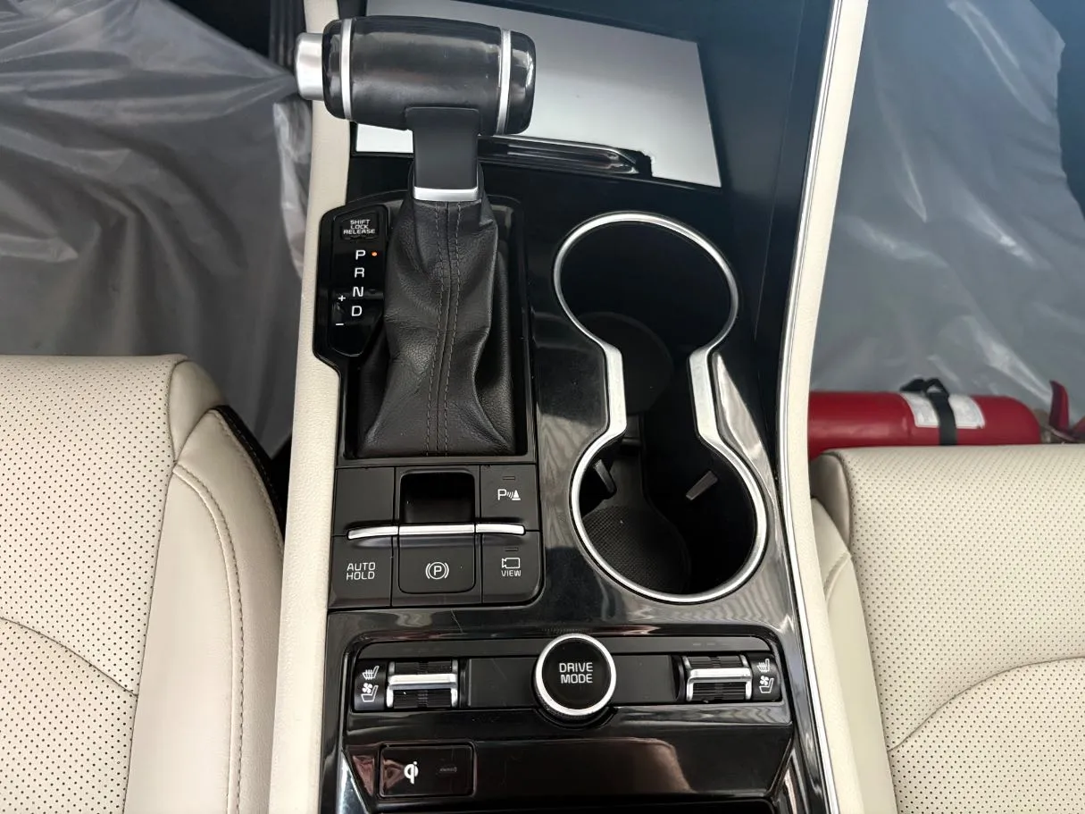 Car image 12