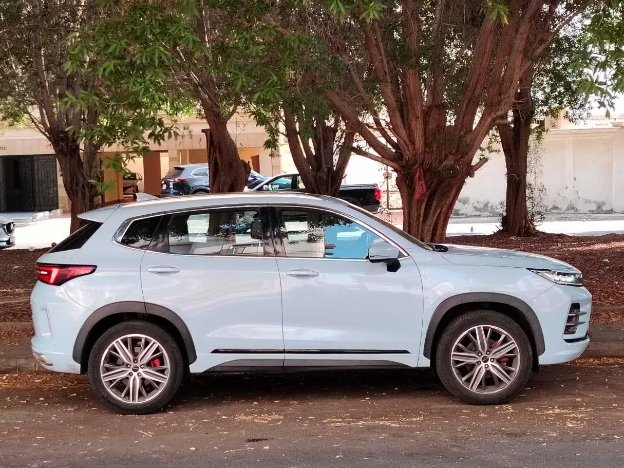 Car image 4