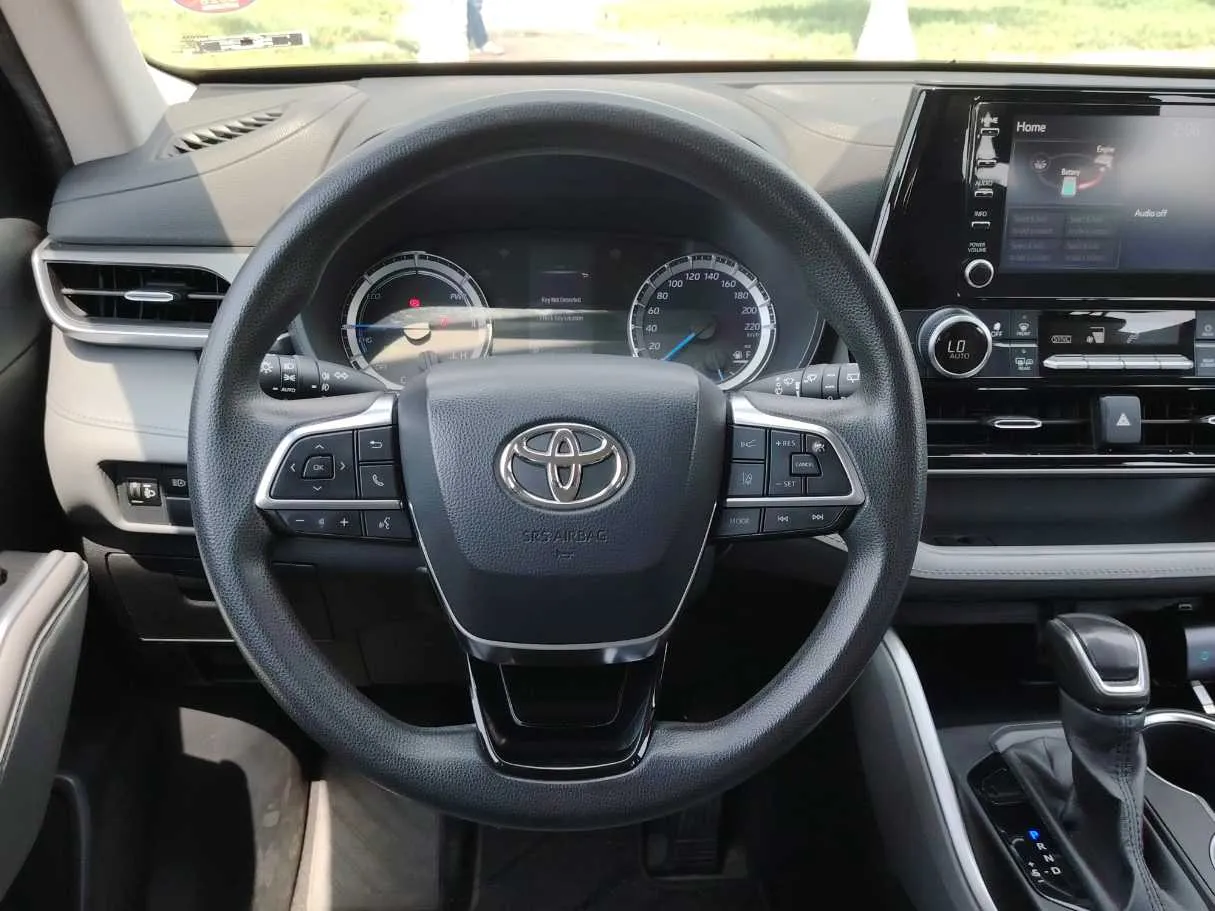 Car image 24