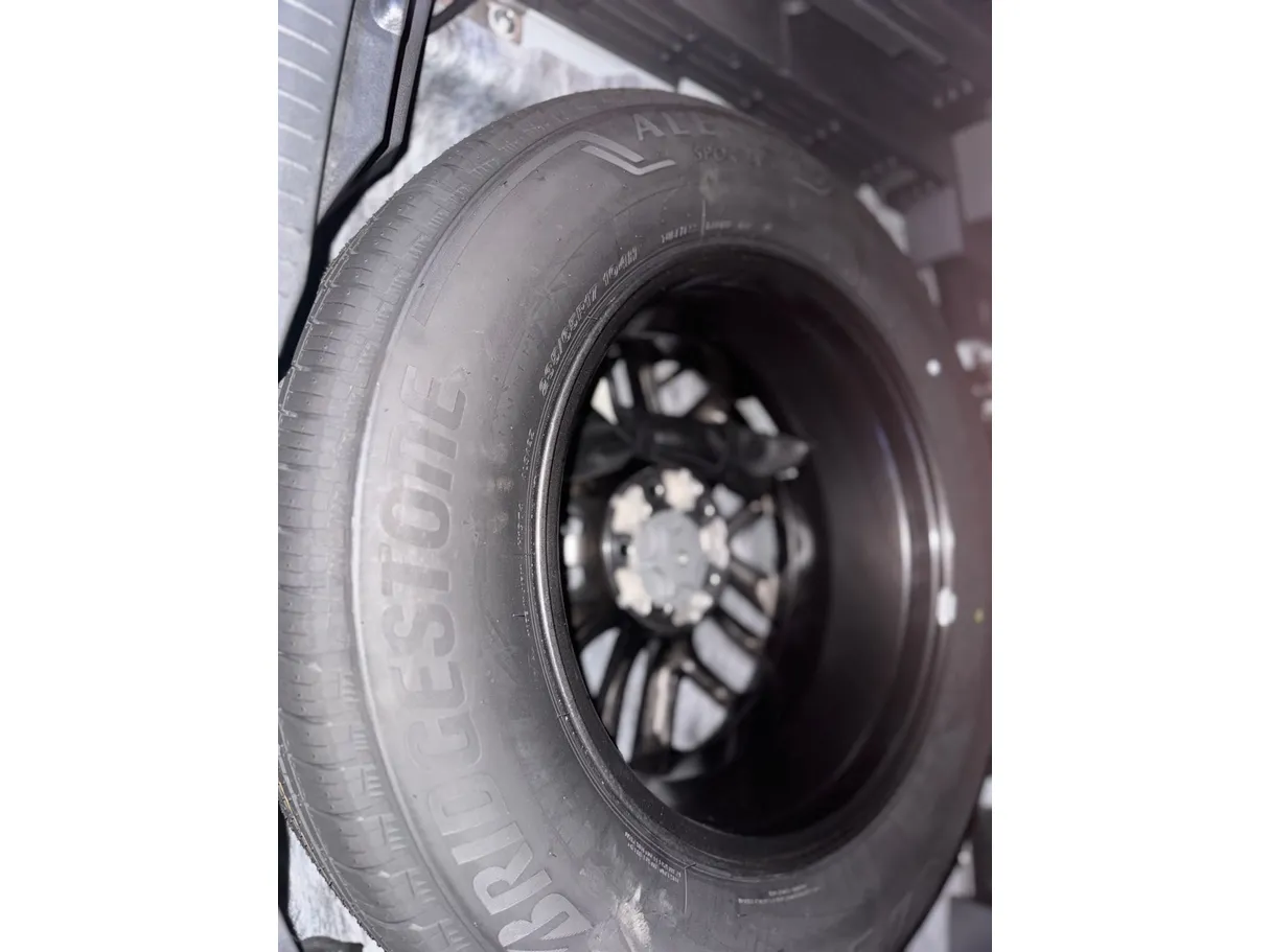 Car image 20