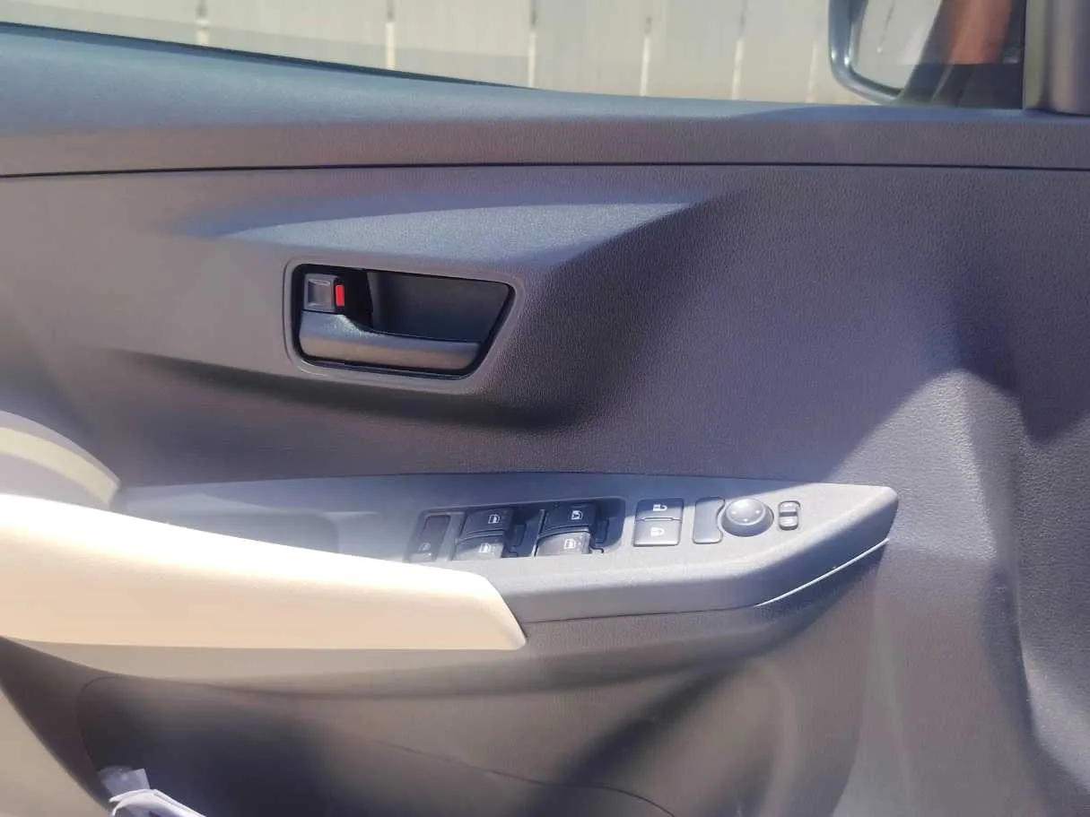 Car image 25