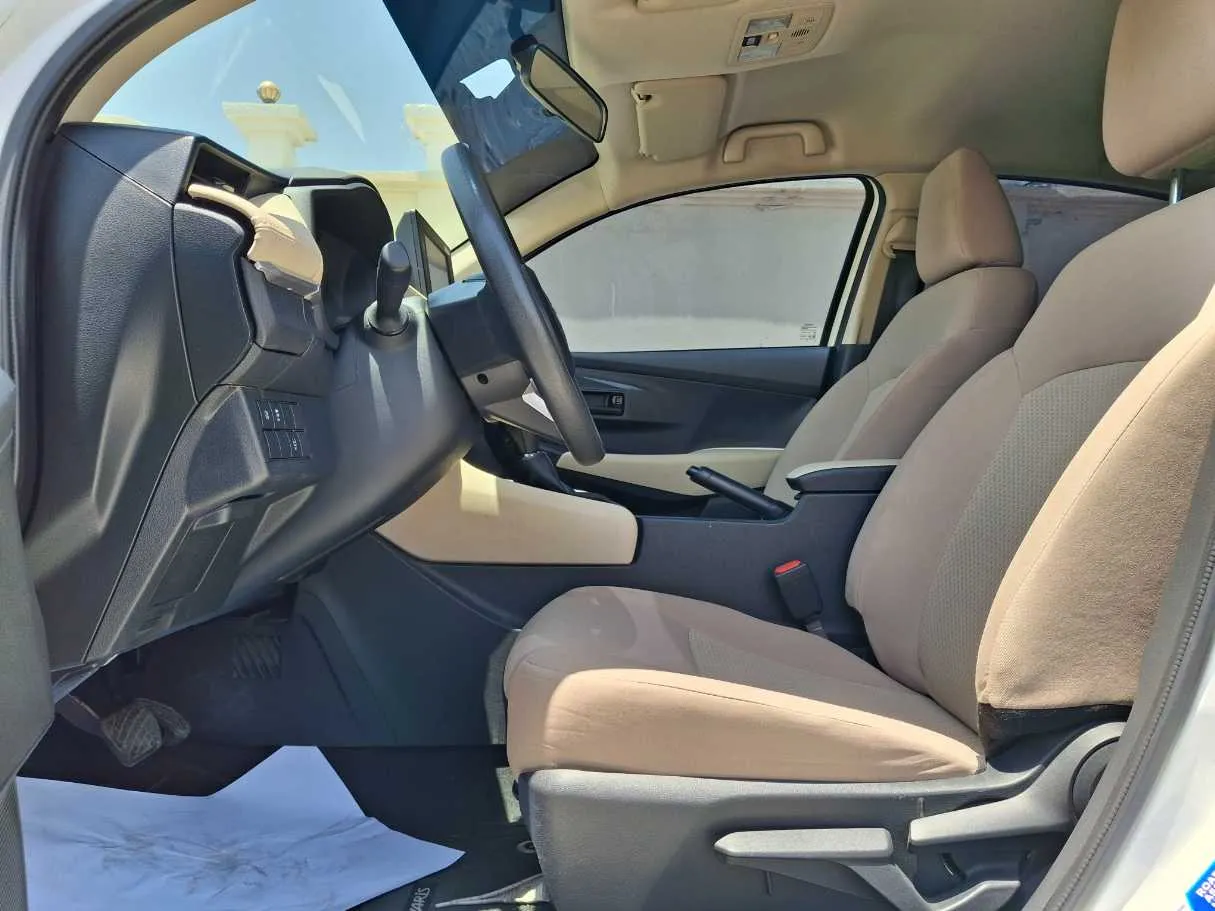 Car image 12