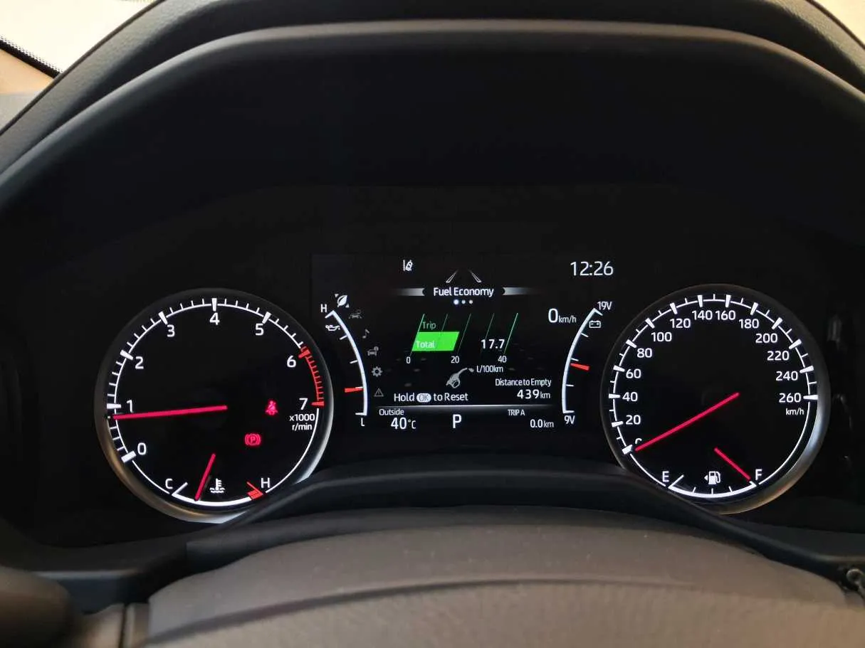Car image 25
