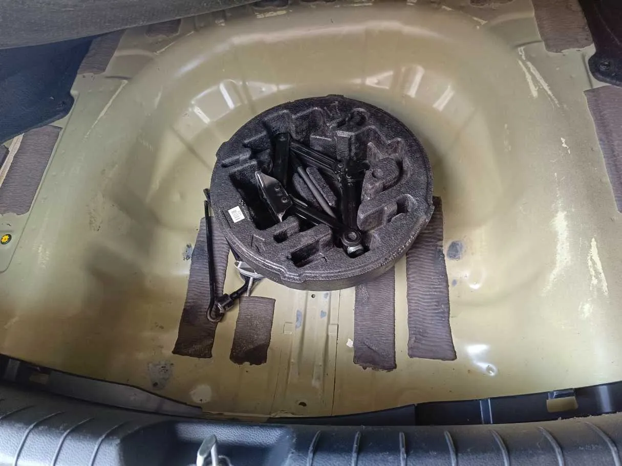Car image 23