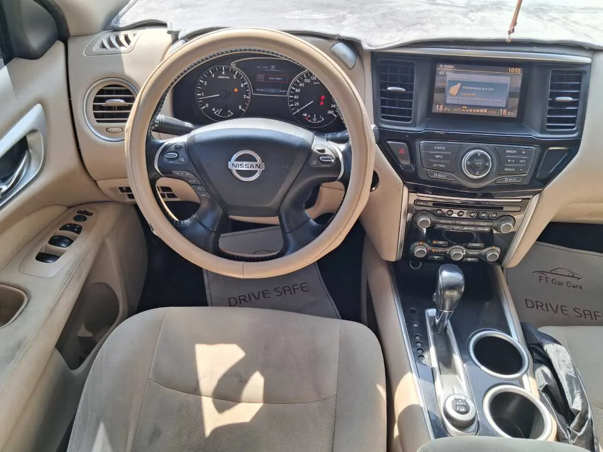 Car image 16