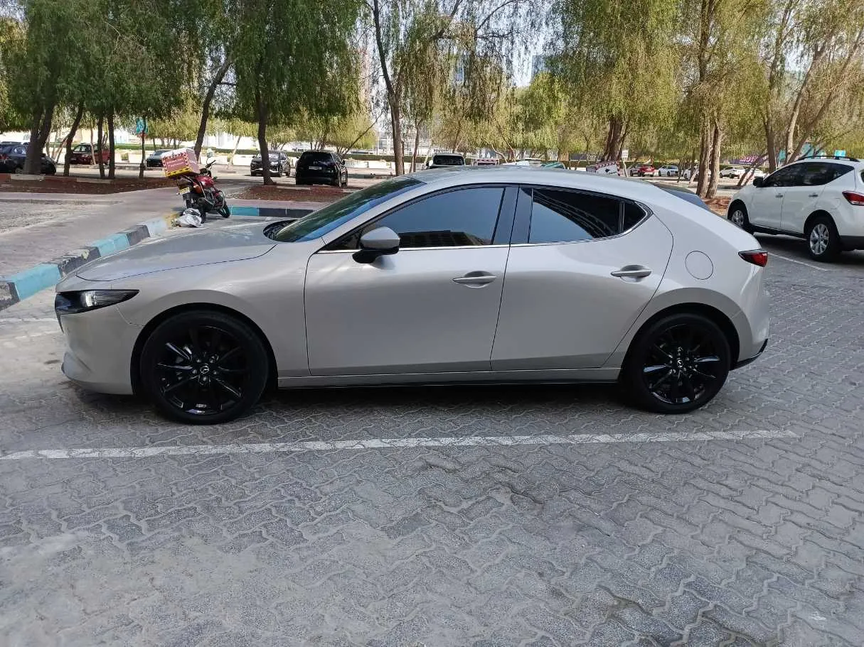 Car image 4