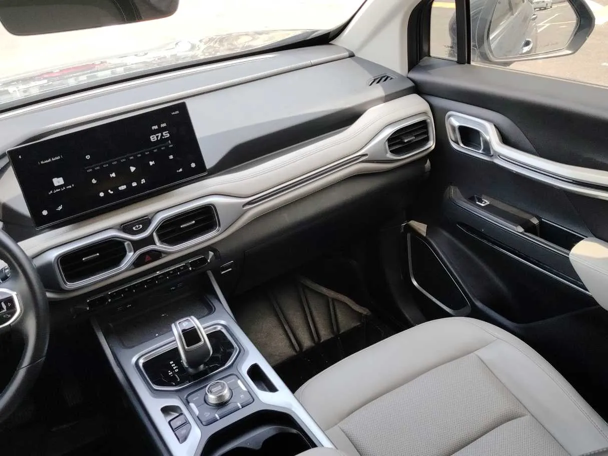 Car image 19