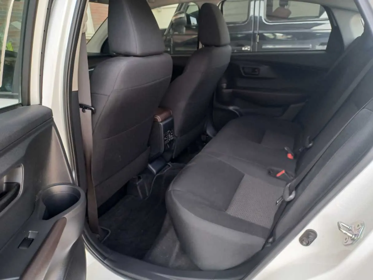 Car image 14