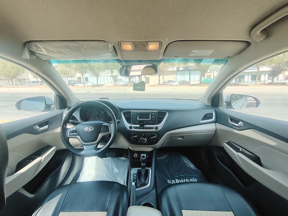 Car image 18