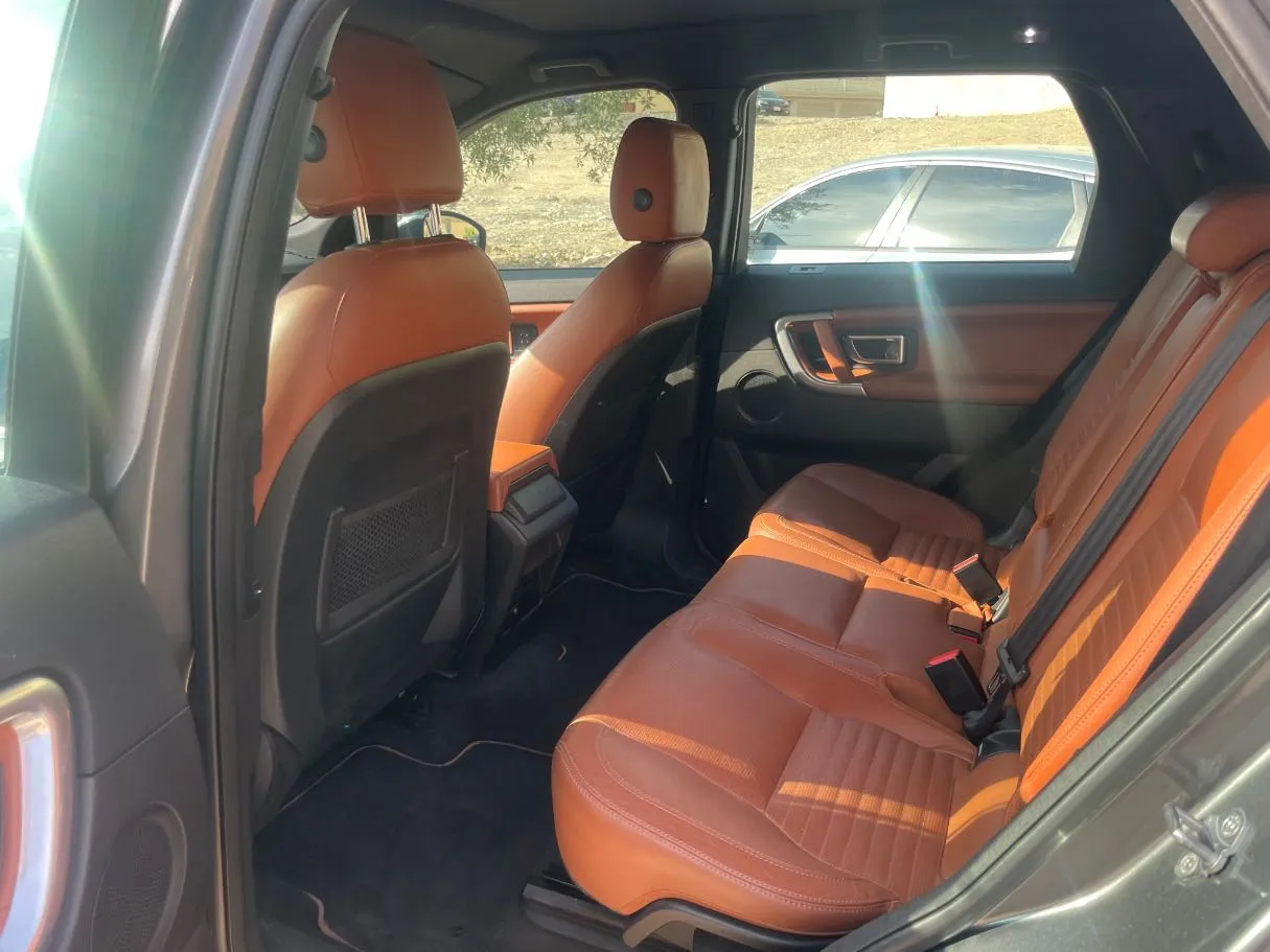 Car image 16