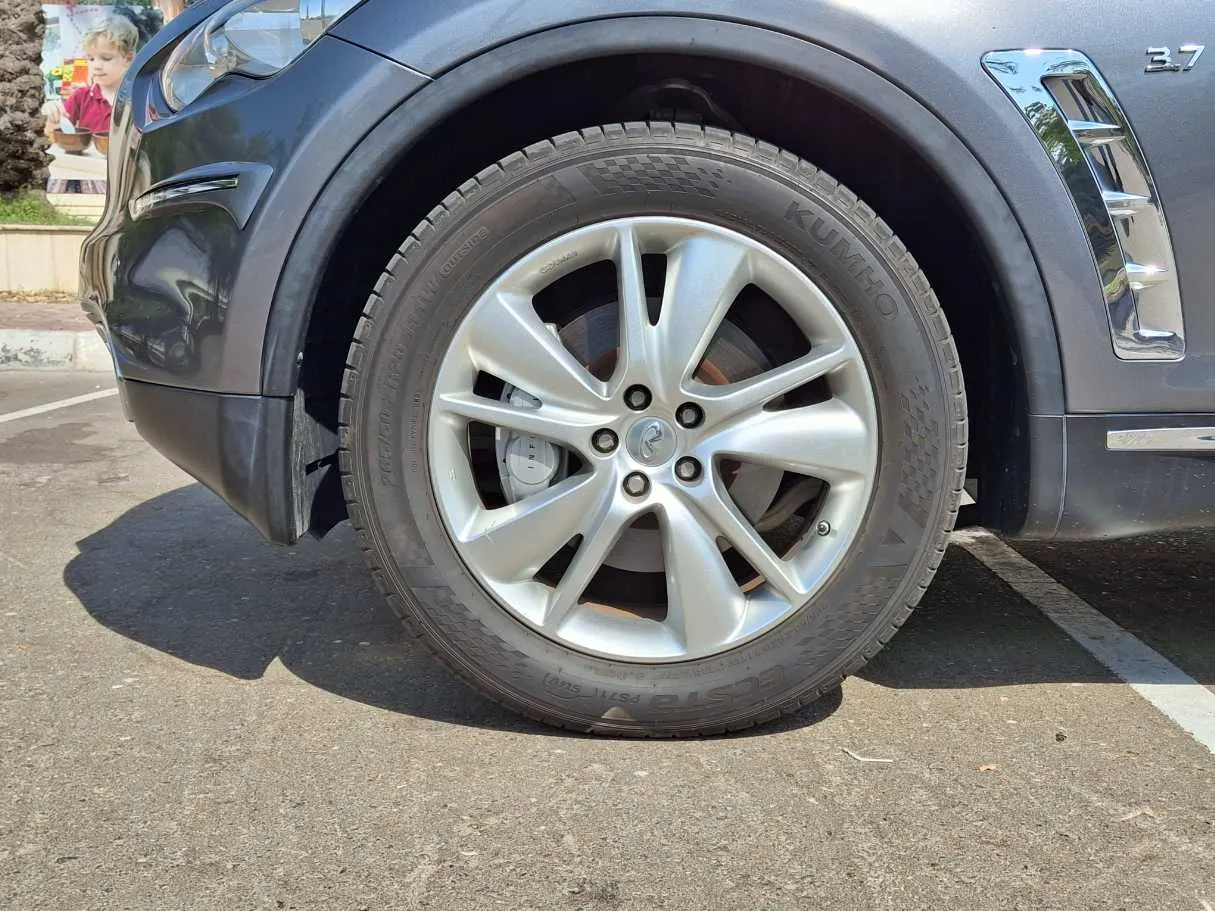 Car image 9