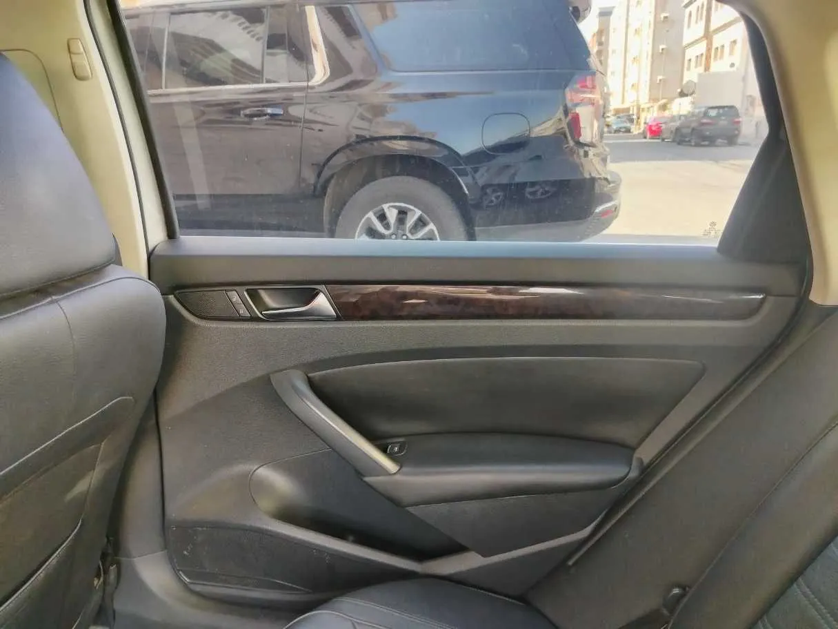 Car image 29