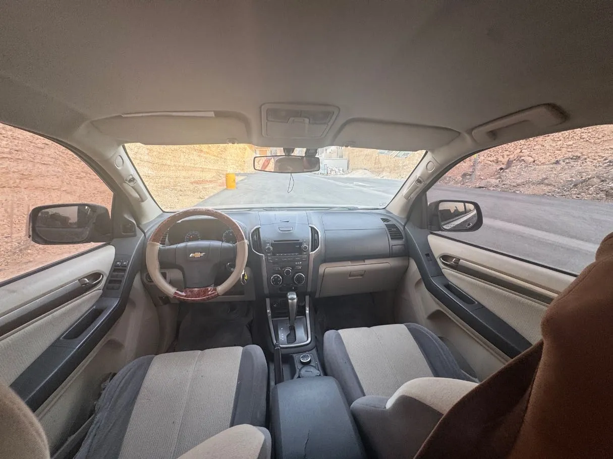 Car image 14