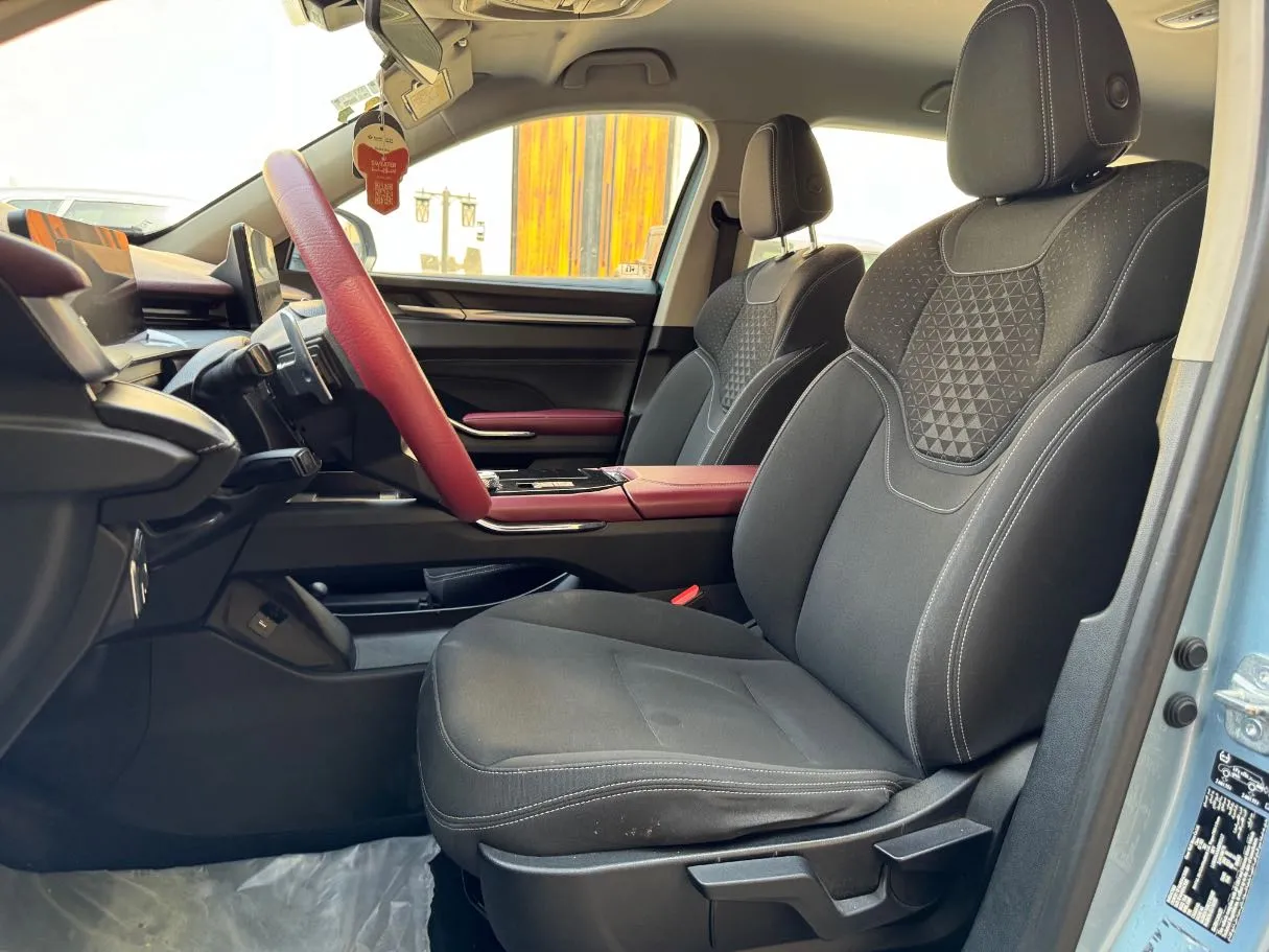 Car image 9