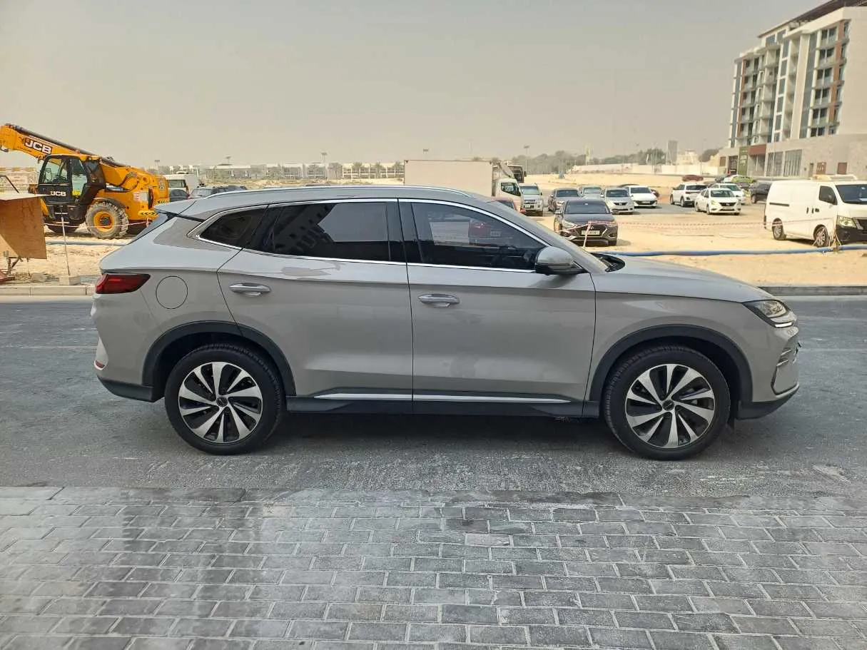 Car image 4