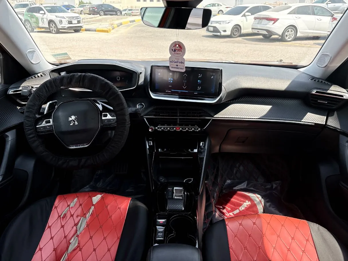 Car image 18