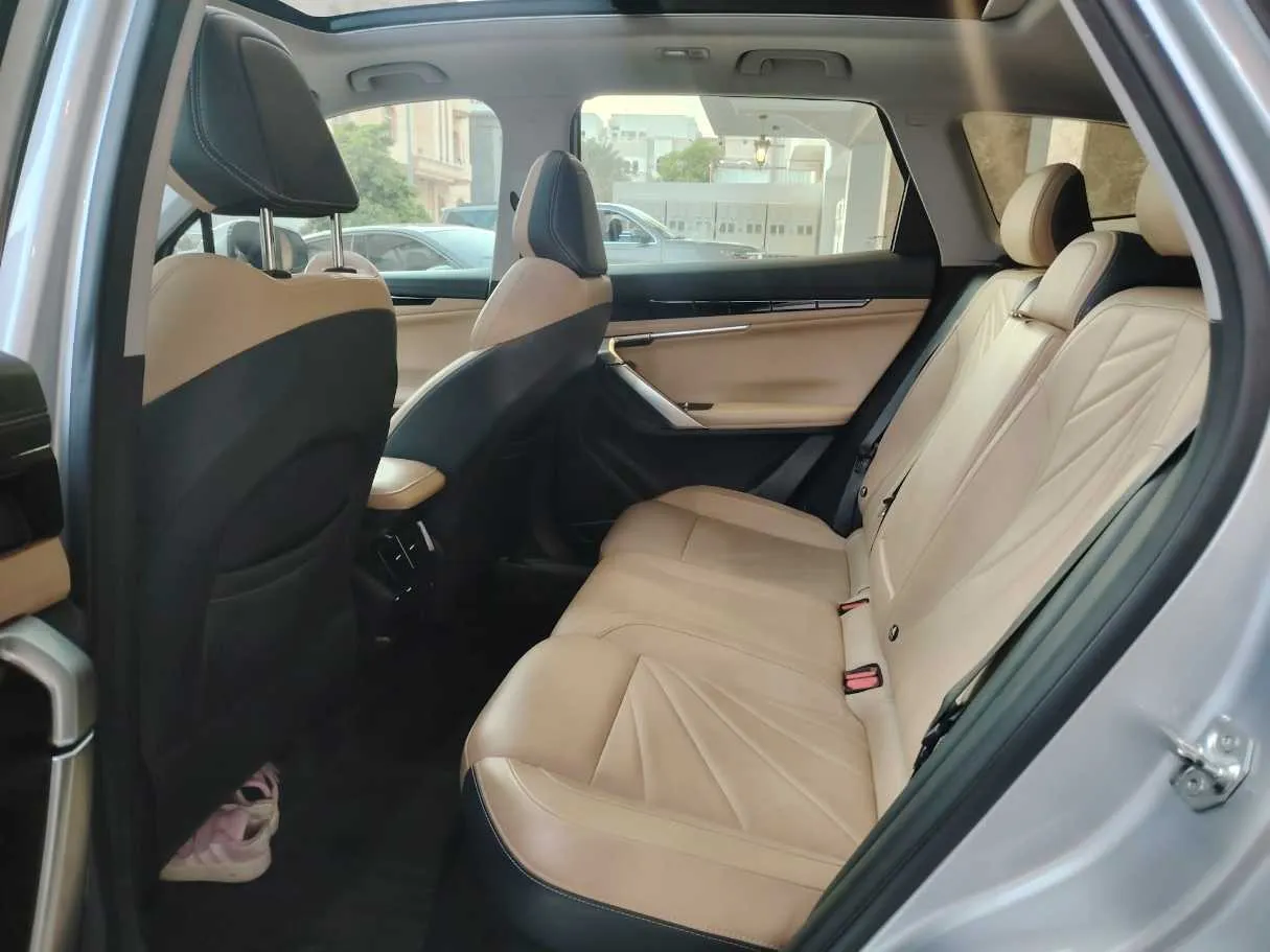 Car image 17