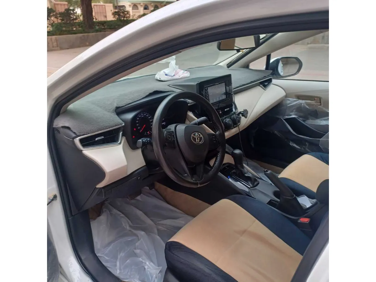 Car image 11