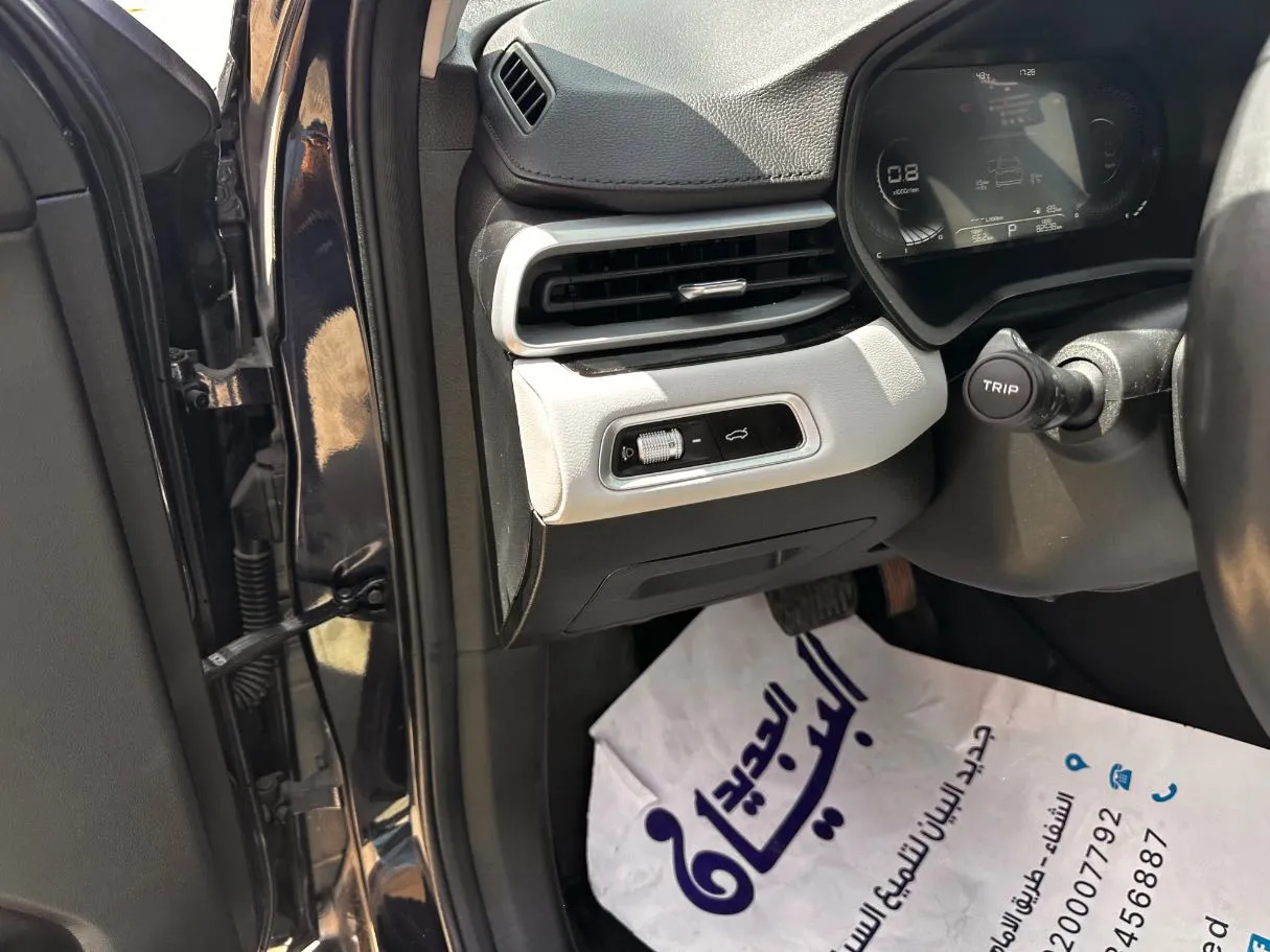 Car image 24