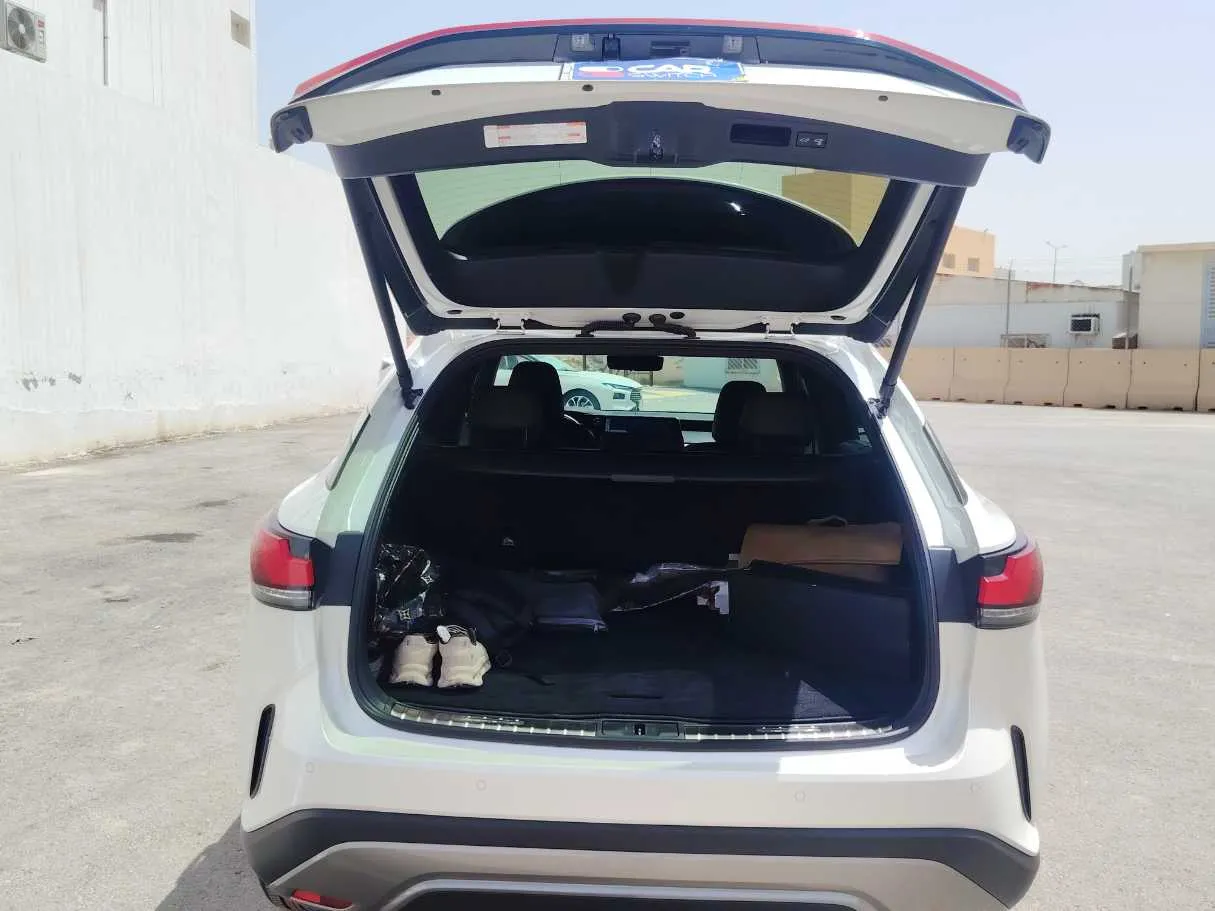 Car image 23