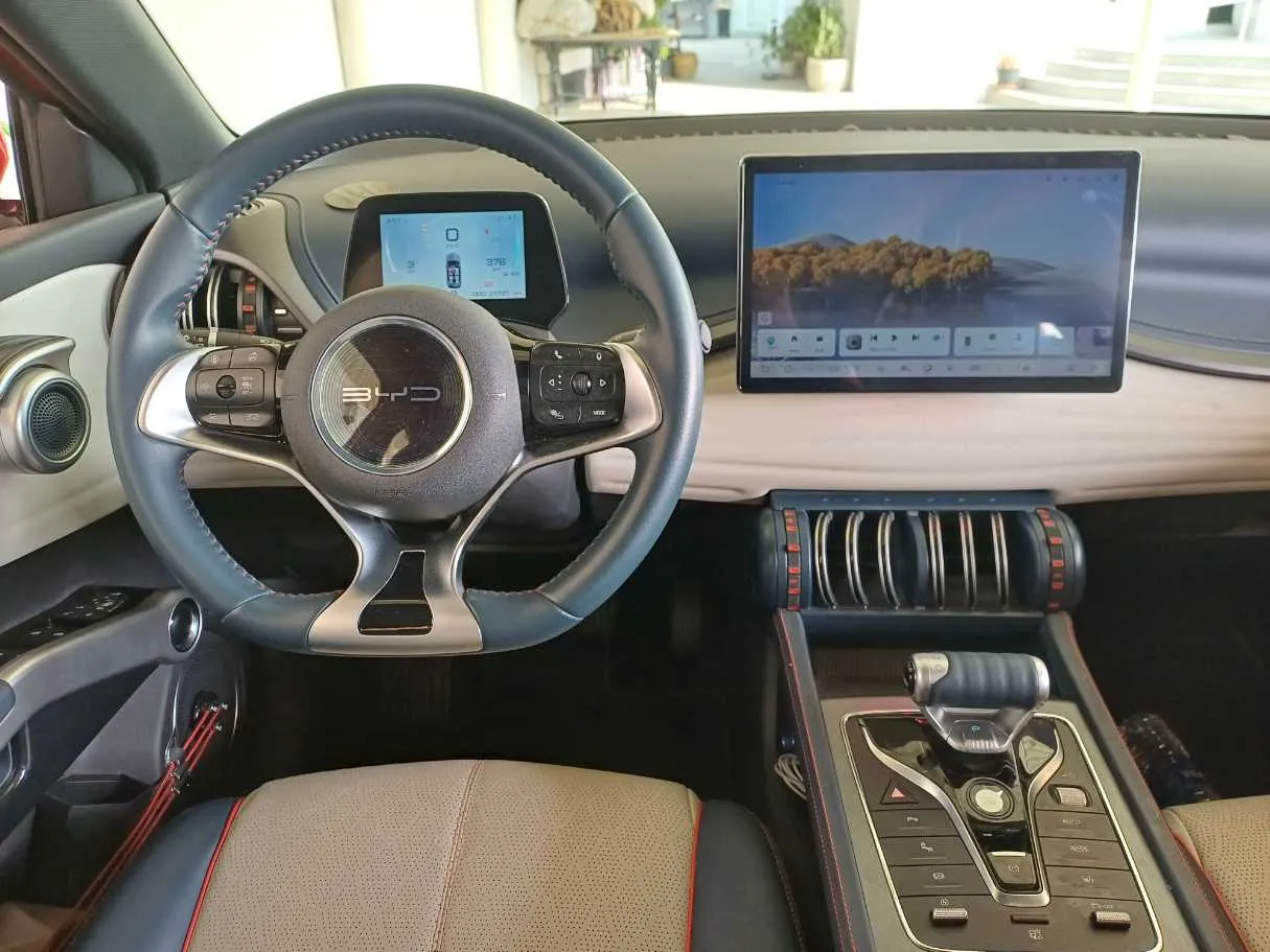 Car image 17