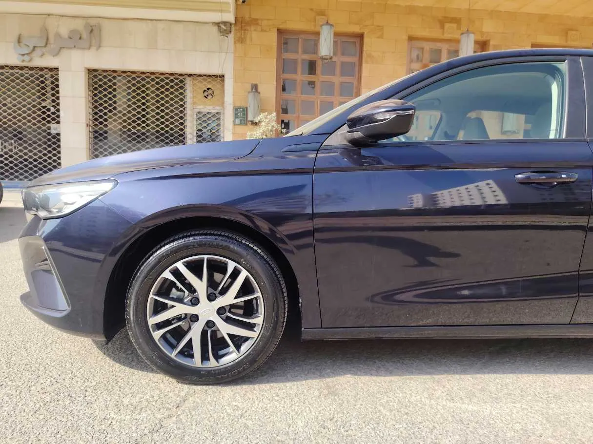 Car image 9