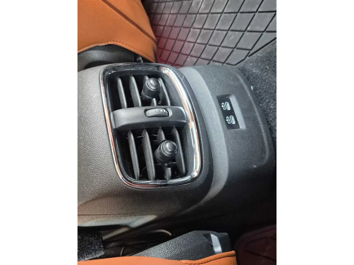 Car image 36