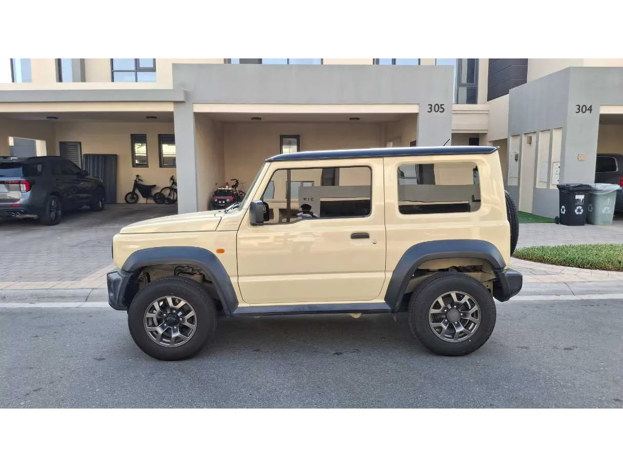 Car image 4