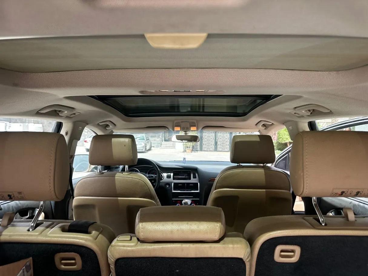 Car image 25