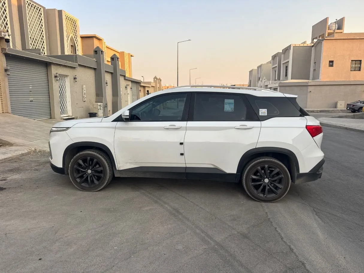 Car image 8