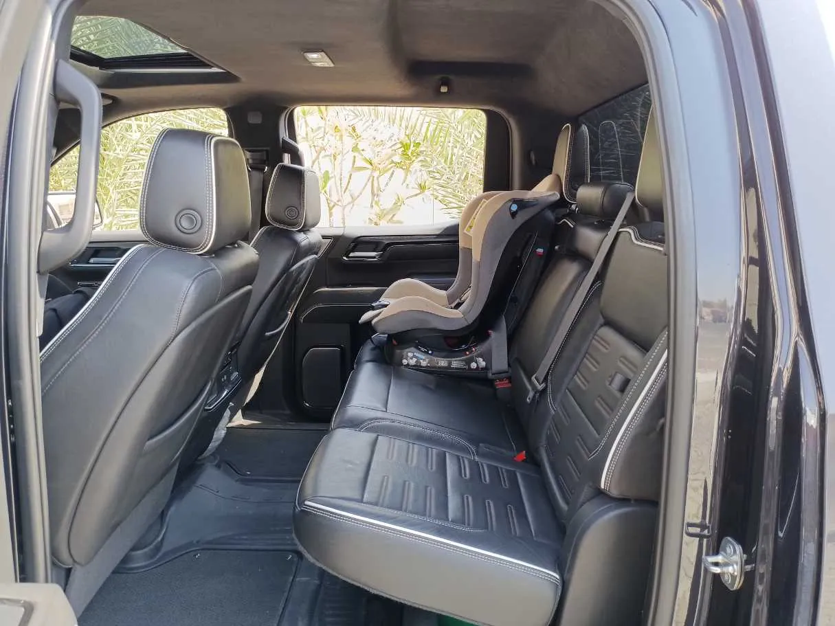 Car image 14