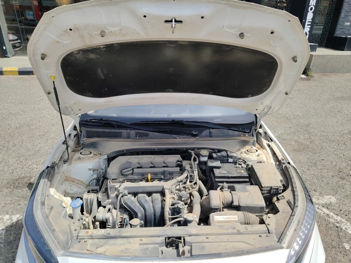 Car image 26