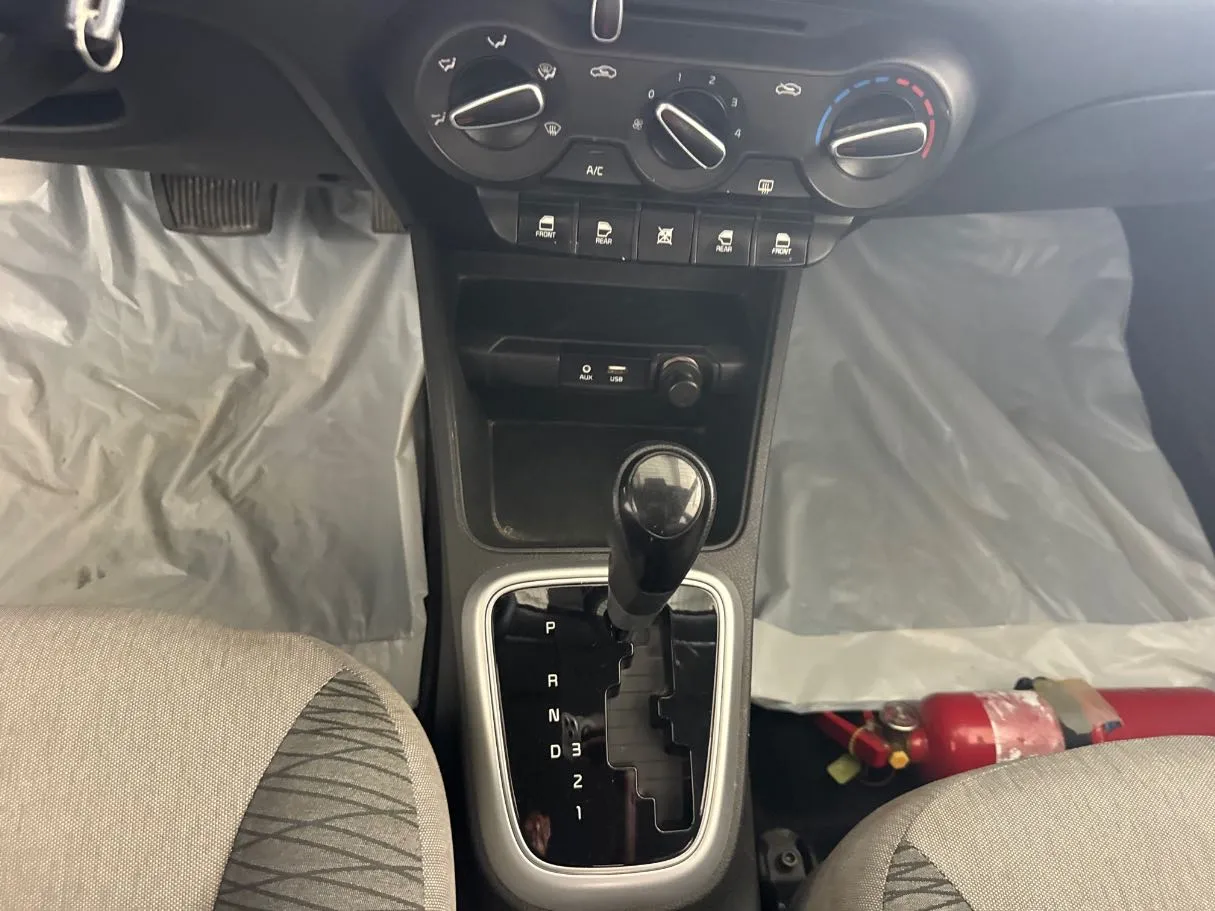Car image 13