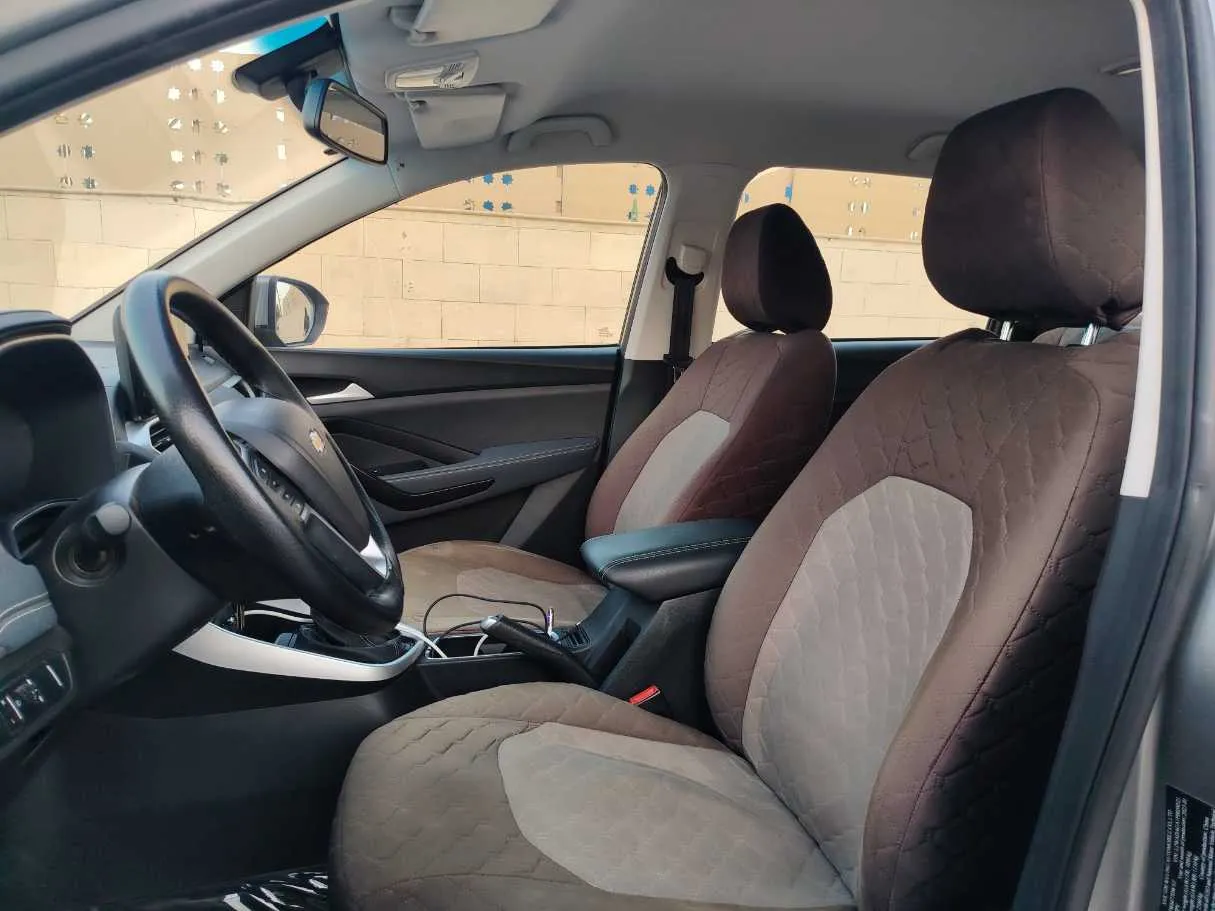 Car image 13