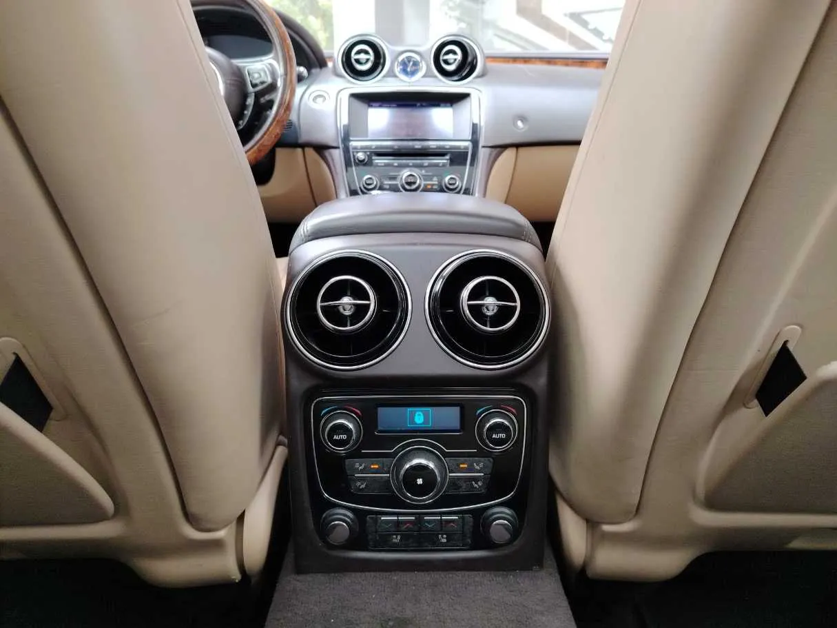 Car image 31